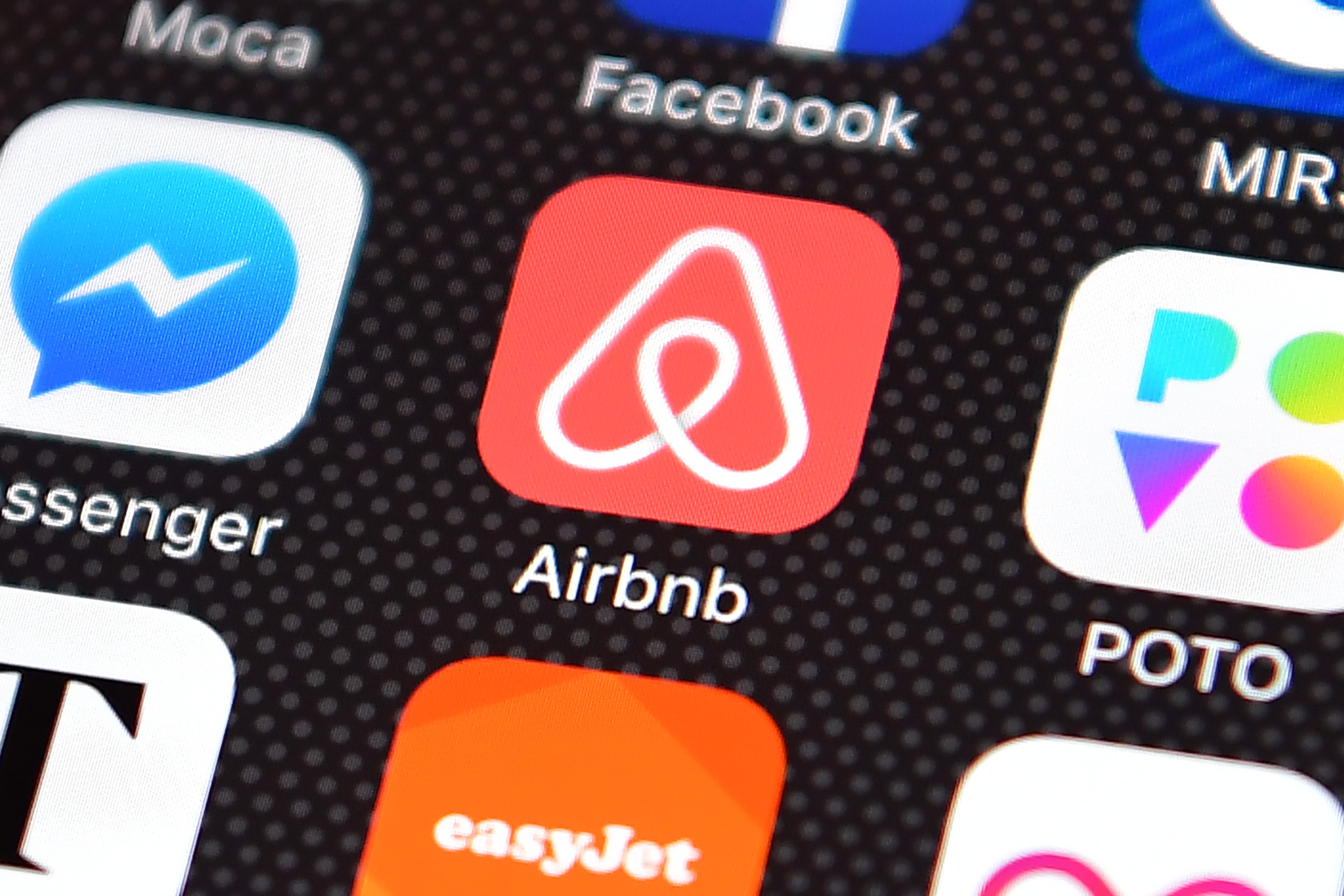 Airbnb might go for direct listing instead of an IPO